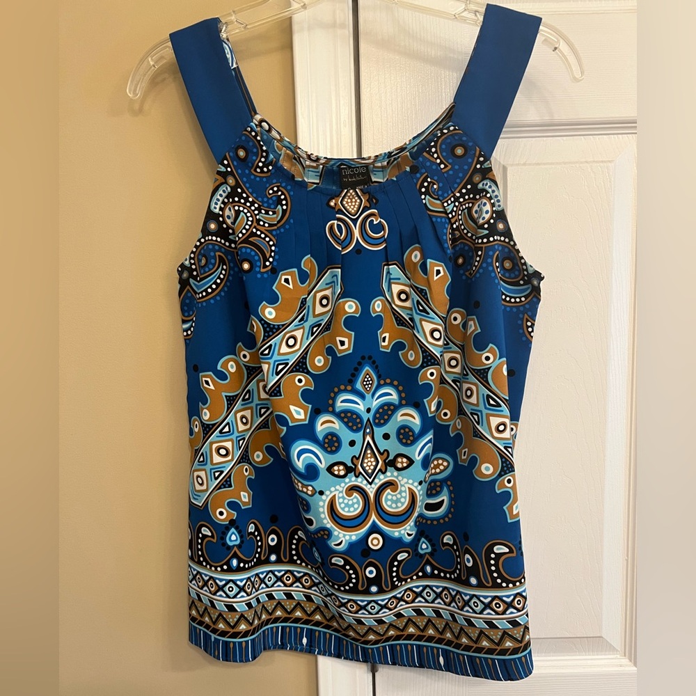 Nicole by Nicole Miller Blue Graphic Tank Top in great used condition size 6